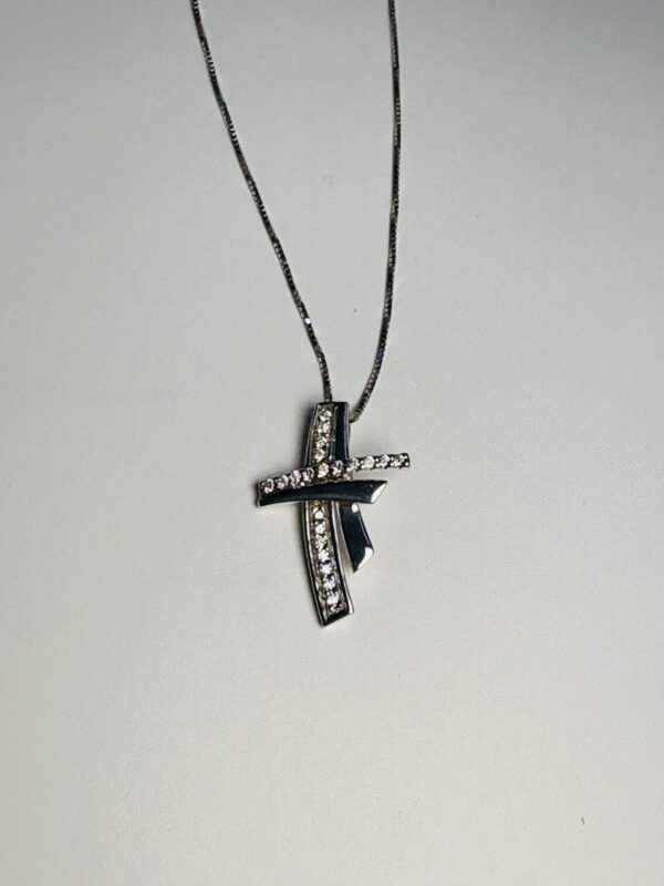 Collana Croce Donna in Oro e Brillanti Comete